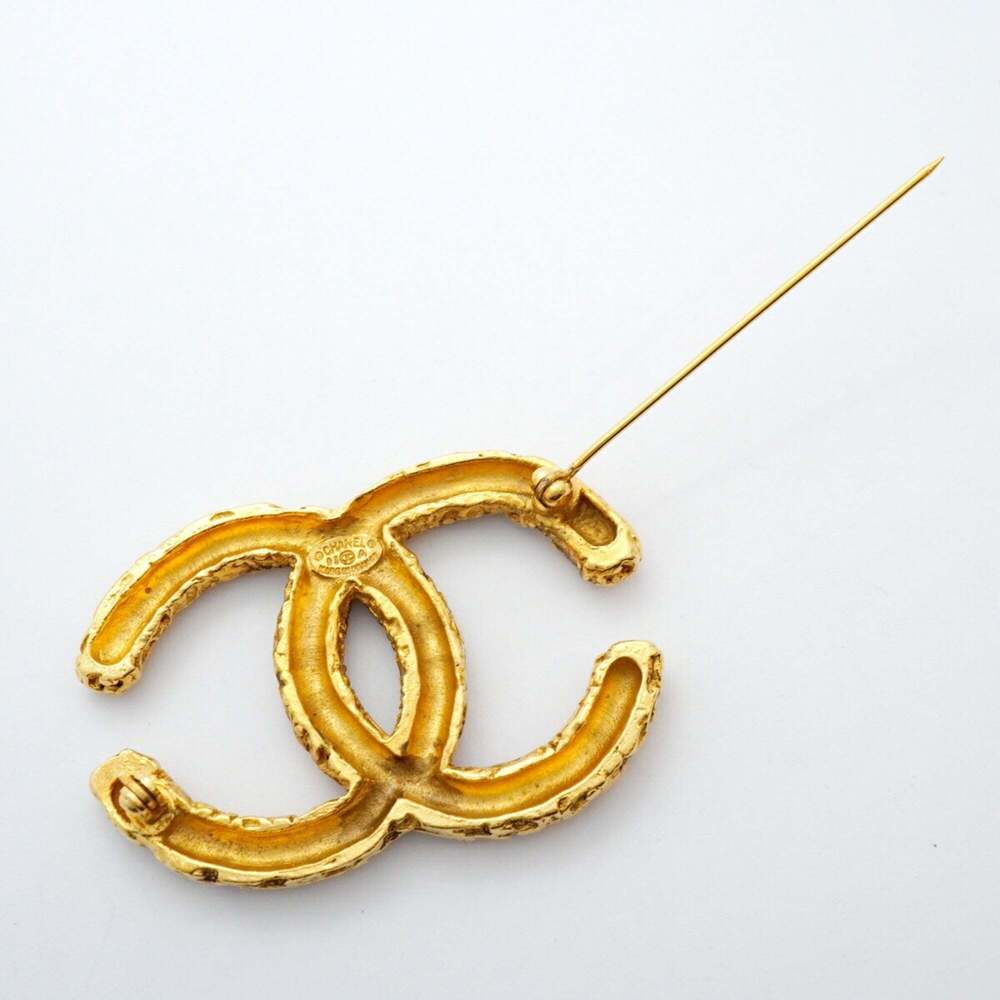 CHANEL Gold Logo Brooch - Picture 6 of 10